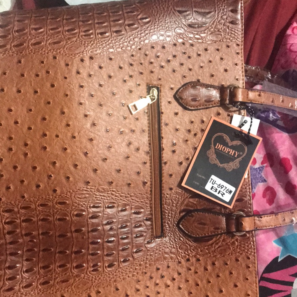 Handbags - Picture 4 of 4